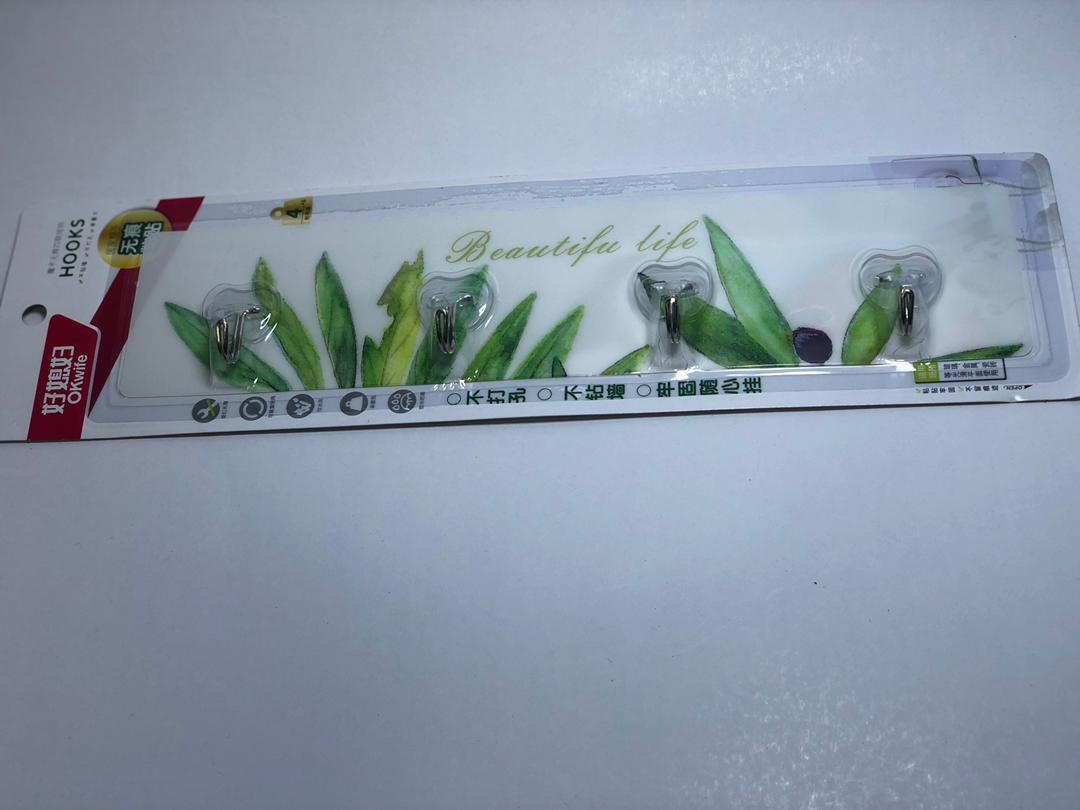 تعليقة ملابس لاصق منقوش 4 هوك